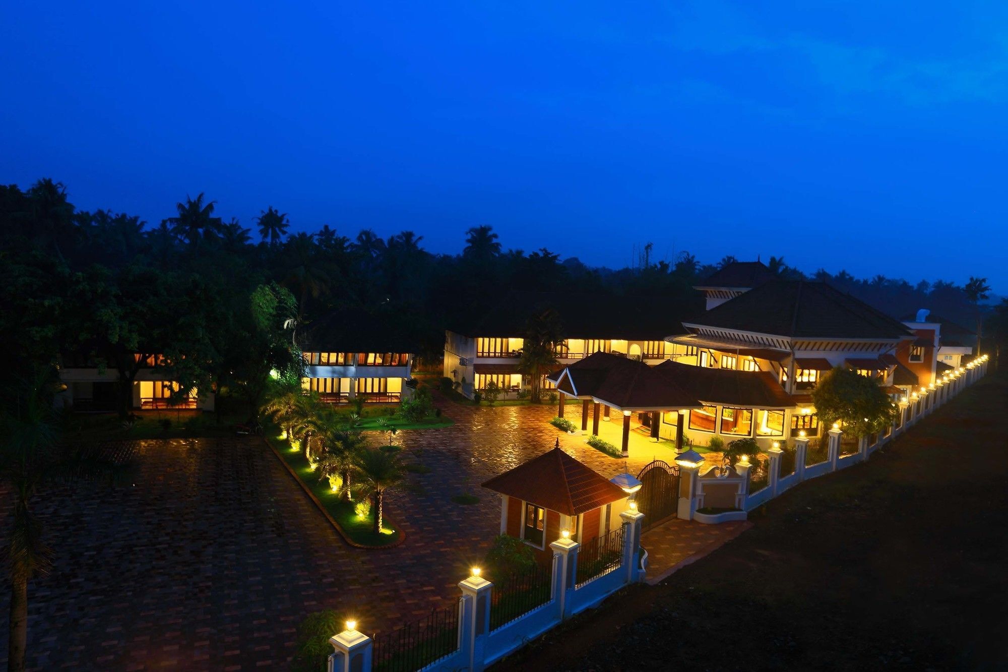 Nihara Resort And Spa Kochi Extérieur photo