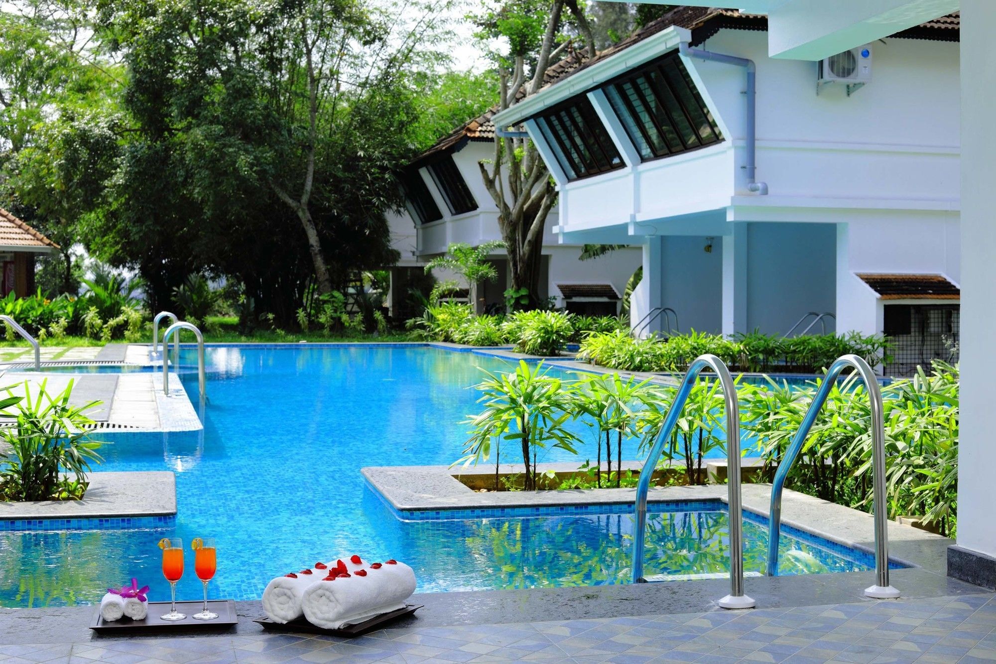 Nihara Resort And Spa Kochi Extérieur photo